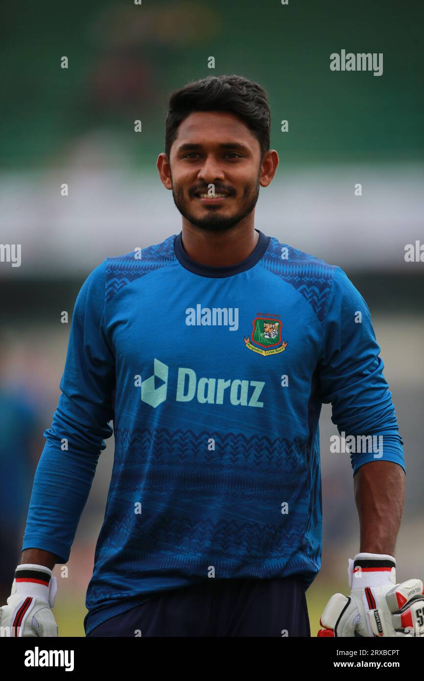Bengalese Tanzid Hasan Tamim durante il secondo ODI Match of Three Match del Bangladesh e della nuova Zelanda allo Sher-e-Bangla National Cricket Stad Foto Stock