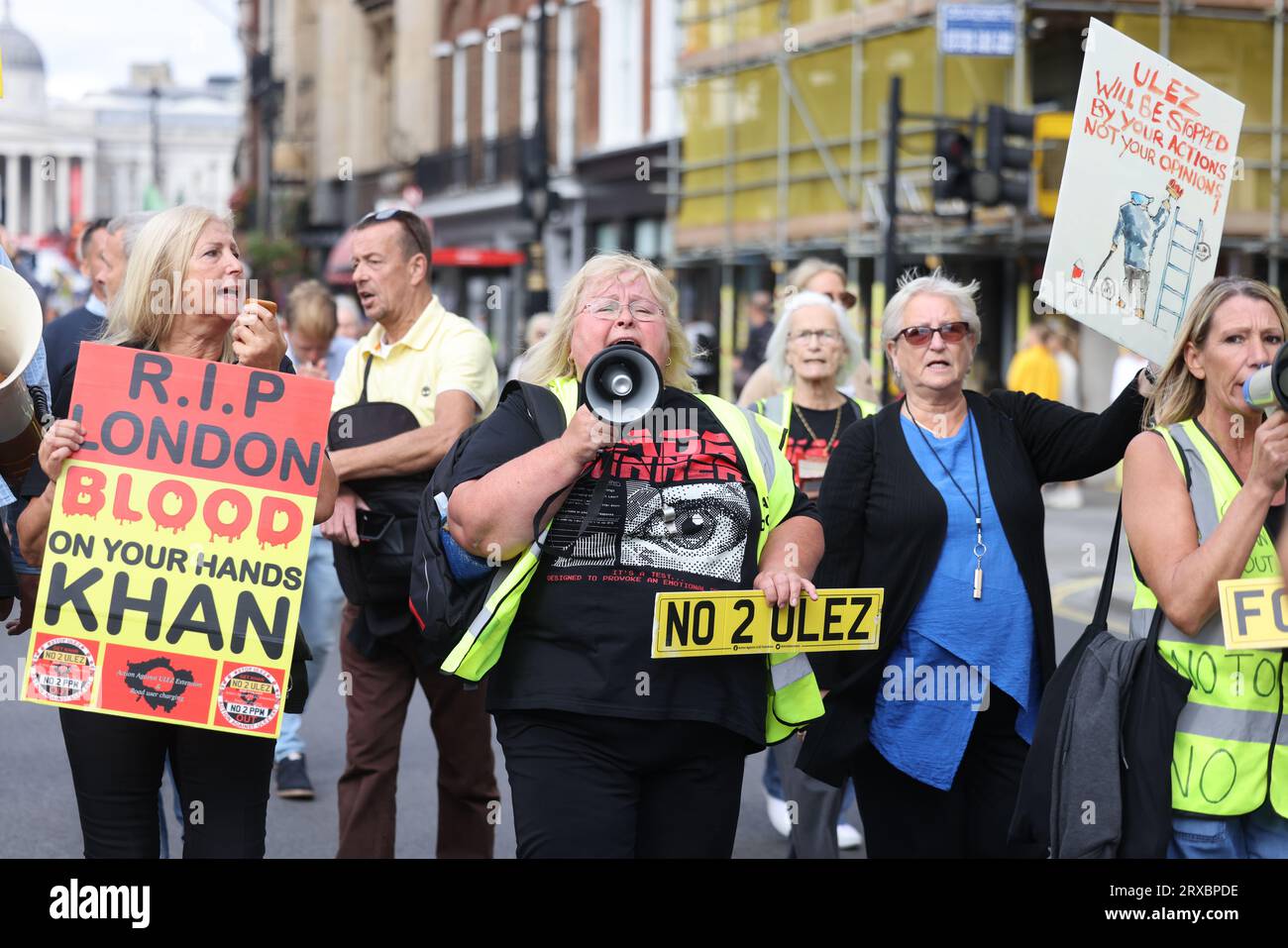 Non rispetterò la marcia su Whitehall, compresi diversi movimenti, tra cui l'espansione anti-ULEZ, anti-Net Zero, anti-Covid Vaccines e anti-Establishment generale, nel centro di Londra, nel Regno Unito Foto Stock