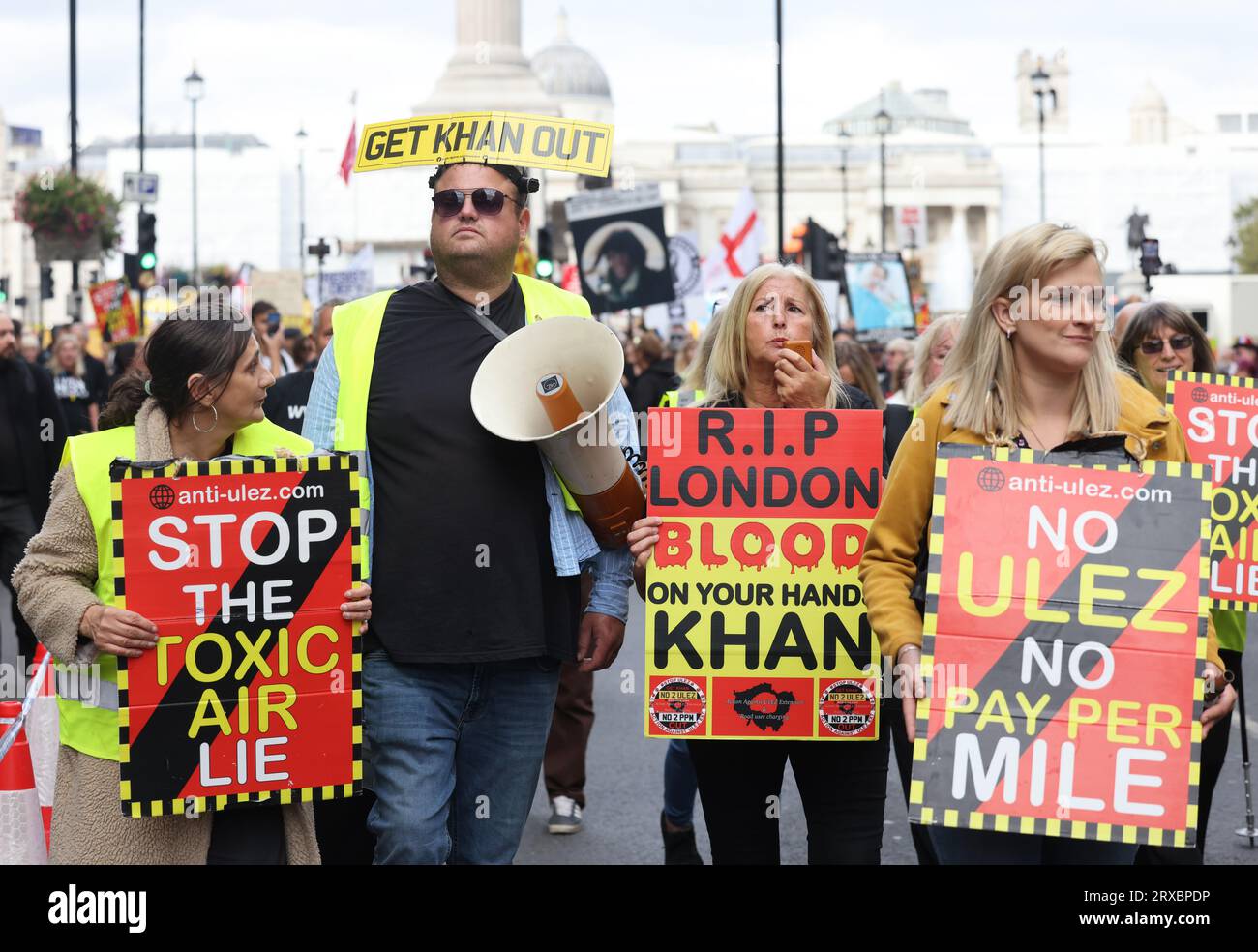 Non rispetterò la marcia su Whitehall, compresi diversi movimenti, tra cui l'espansione anti-ULEZ, anti-Net Zero, anti-Covid Vaccines e anti-Establishment generale, nel centro di Londra, nel Regno Unito Foto Stock
