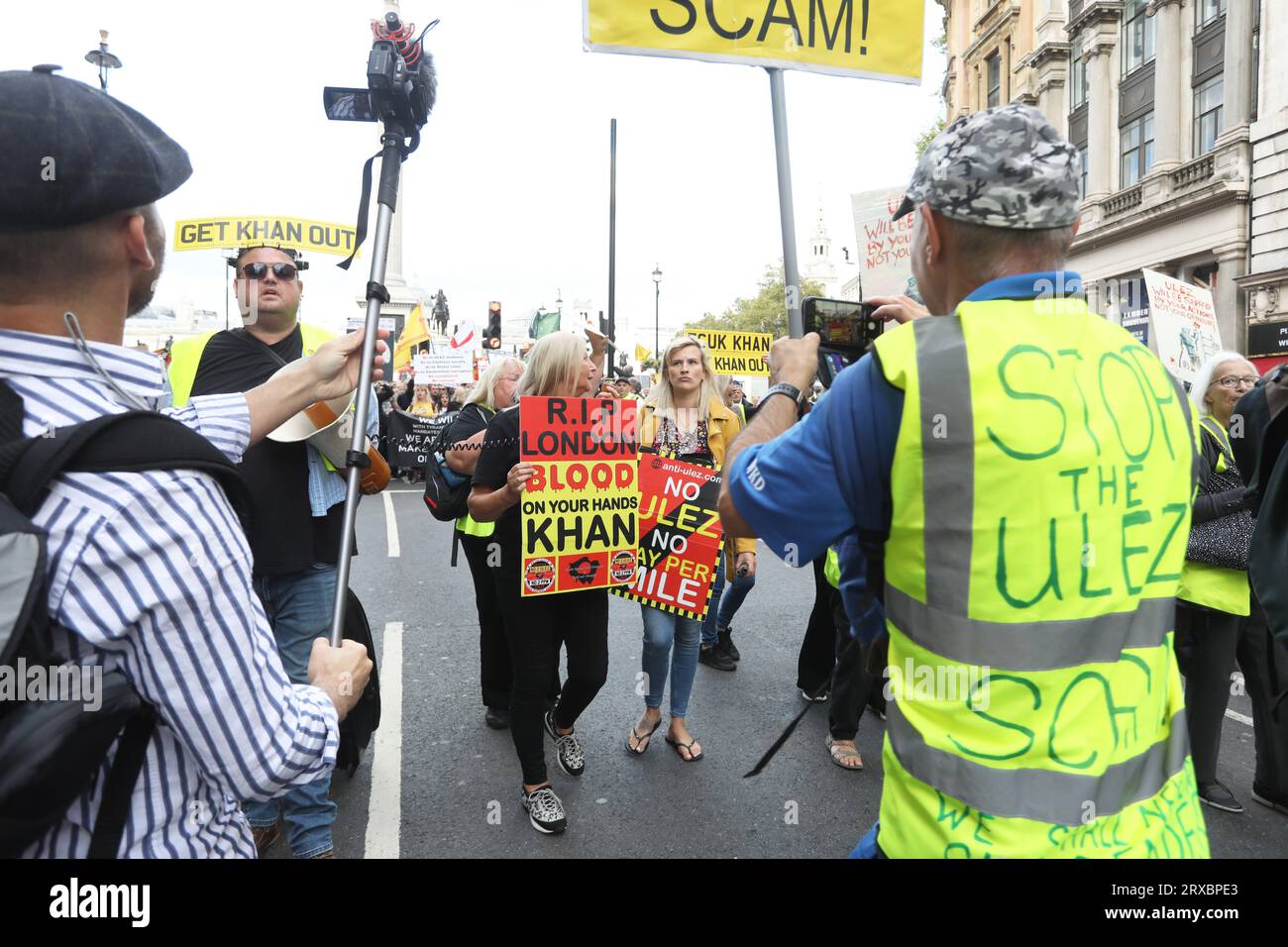 Non rispetterò la marcia su Whitehall, compresi diversi movimenti, tra cui l'espansione anti-ULEZ, anti-Net Zero, anti-Covid Vaccines e anti-Establishment generale, nel centro di Londra, nel Regno Unito Foto Stock