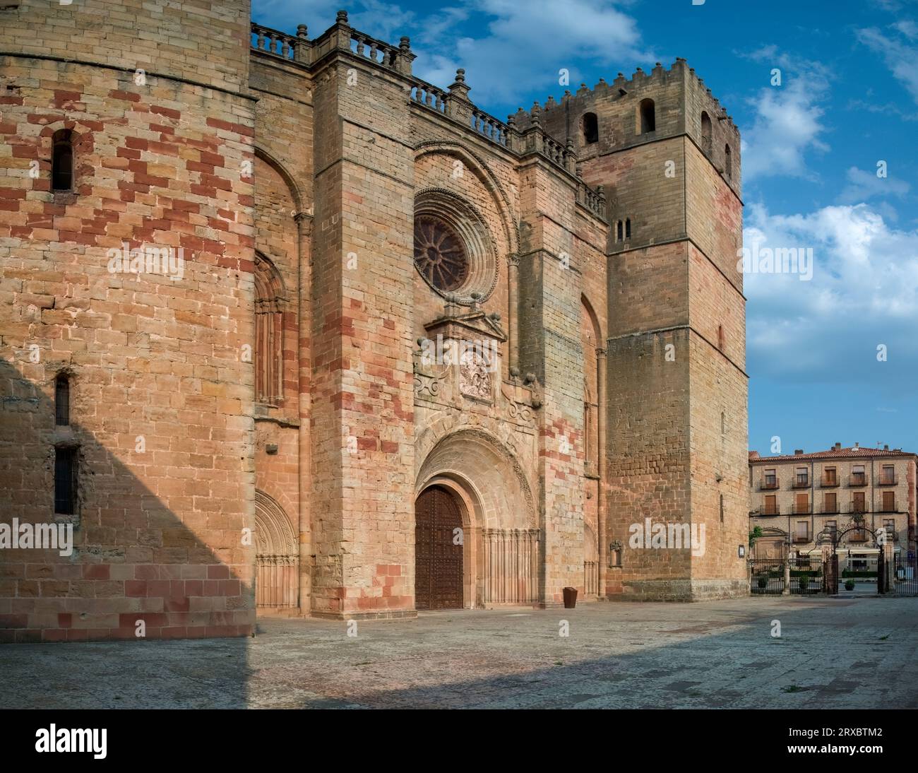La cattedrale di Santa María è conosciuta in tutta la Spagna per El Doncel de Sigüenza, XII secolo, architettura, cistercense, romanico, Gothic, Guadalajara Foto Stock