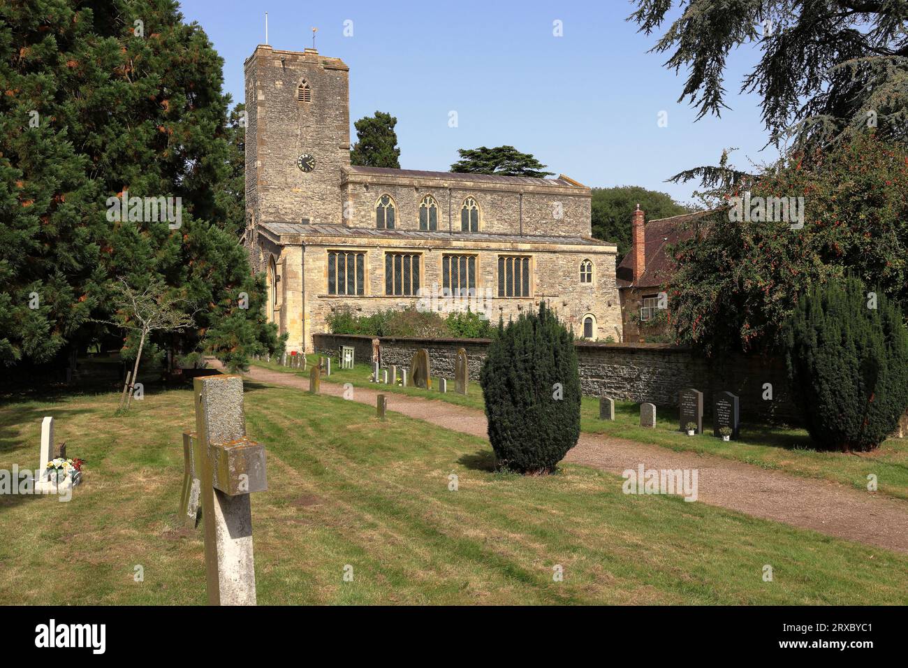 La parte anglosassone della chiesa Prioriale di Santa Maria, Deerhurst vista dal cimitero Foto Stock