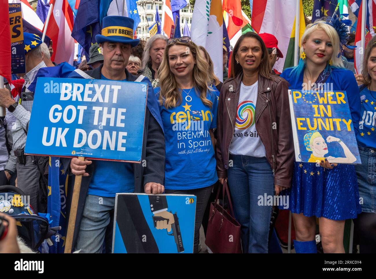 Londra, Regno Unito. 23 settembre 2023: Steve Bray (L), Gina Miller (3rd L) e altri importanti attivisti anti-Brexit alla marcia di ritorno nazionale dell'UE nel centro di Londra Foto Stock