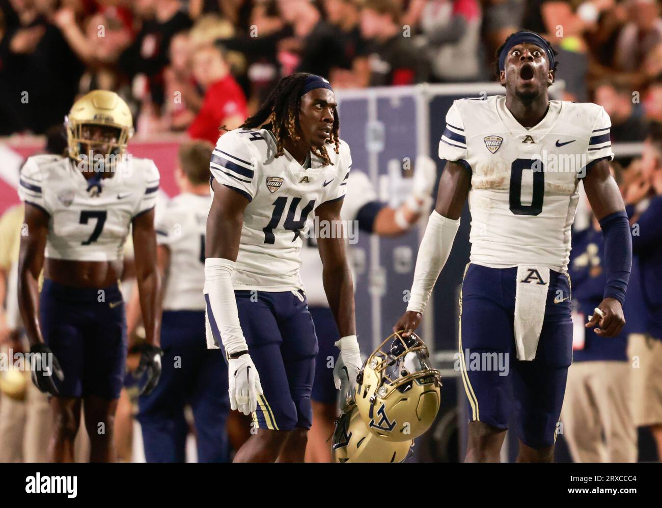 Bloomington, Stati Uniti. 23 settembre 2023. Il wide receiver Akron Zips Jasaiah Gathings (14) e il quarterback Akron Zips DJ Irons (0) reagiscono durante una partita di football NCAA contro l'Indiana University. IU ha vinto 29-27 ai supplementari. (Foto di Jeremy Hogan/SOPA Images/Sipa USA) credito: SIPA USA/Alamy Live News Foto Stock