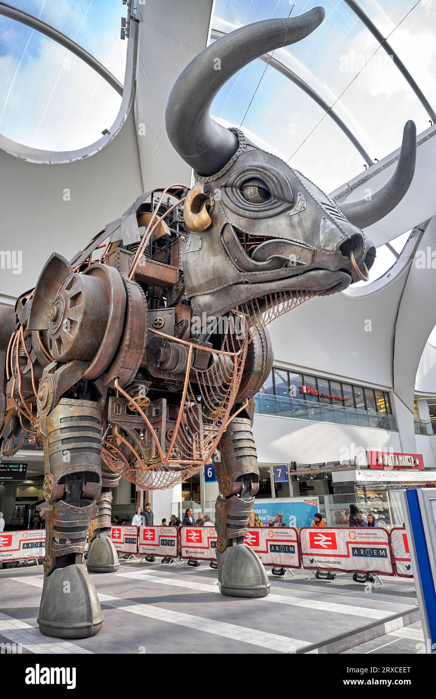 Ozzy the Bull, New Street station Iconic Feature, Birmingham, Inghilterra, Regno Unito Foto Stock