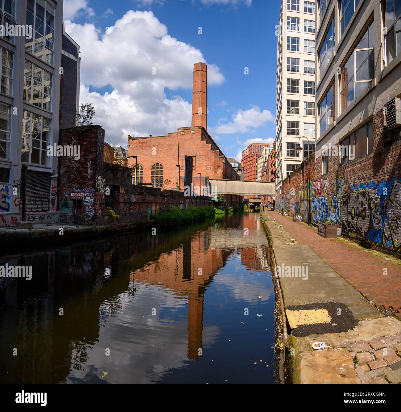 Area industriale lungo il canale di Rochdale a Manchester, Regno Unito Foto Stock