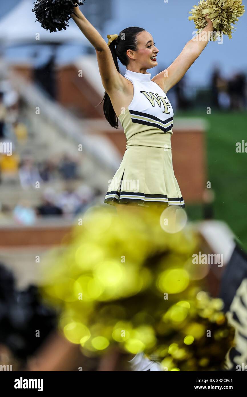 23 settembre 2023: Leader del tifo della foresta di svegliati. Partita di football NCAA tra la Georgia Tech University e la Wake Forest University, all'Allegacy Federal Credit Union Stadium, Winston Salem, North Carolina. David Beach/CSM Foto Stock