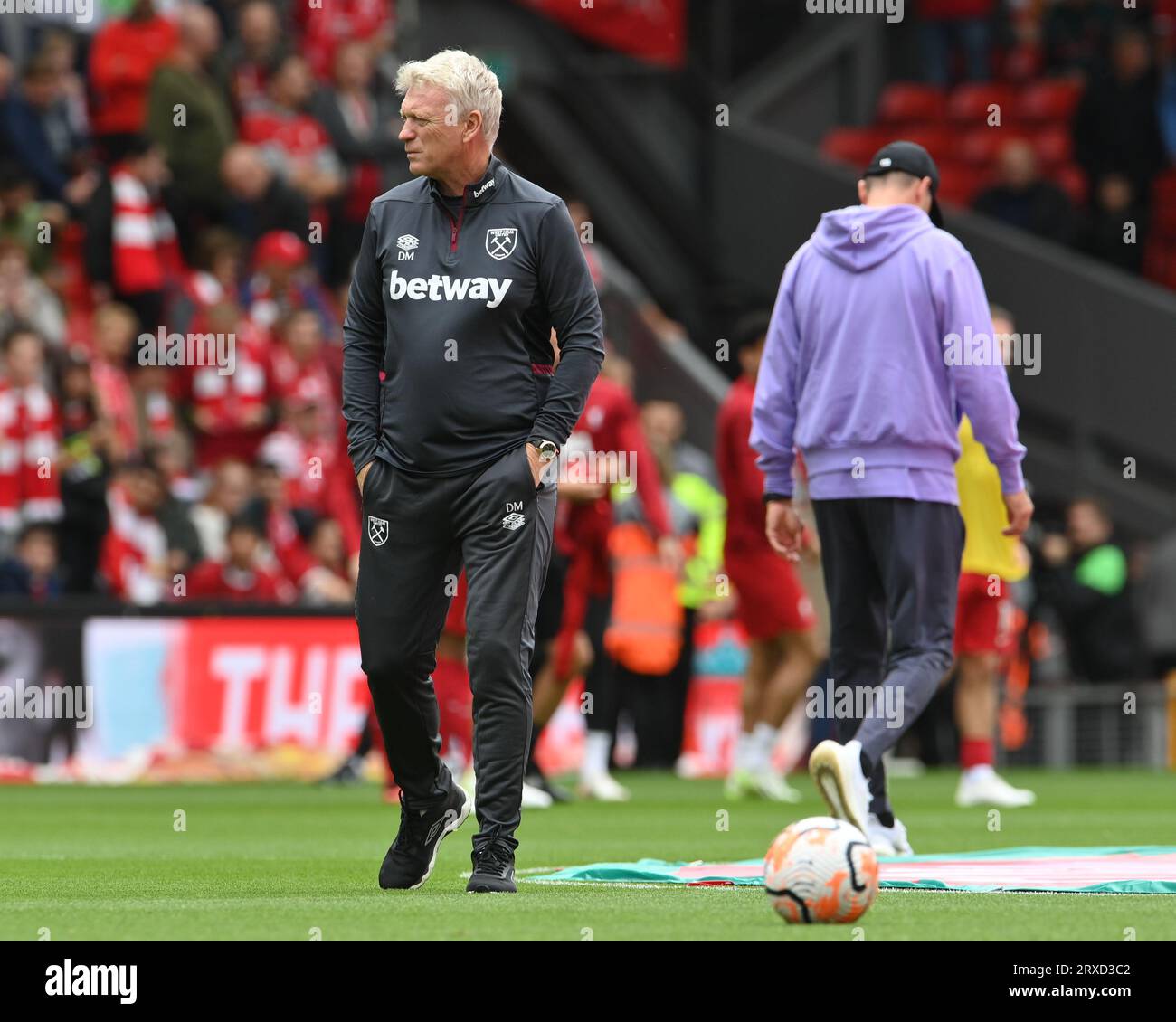 Liverpool, Regno Unito. 24 settembre 2023. Il manager del West Ham United David Moyes guarda durante il riscaldamento nella partita di Premier League ad Anfield, Liverpool. Il credito fotografico dovrebbe leggere: Gary Oakley/Sportimage Credit: Sportimage Ltd/Alamy Live News Foto Stock