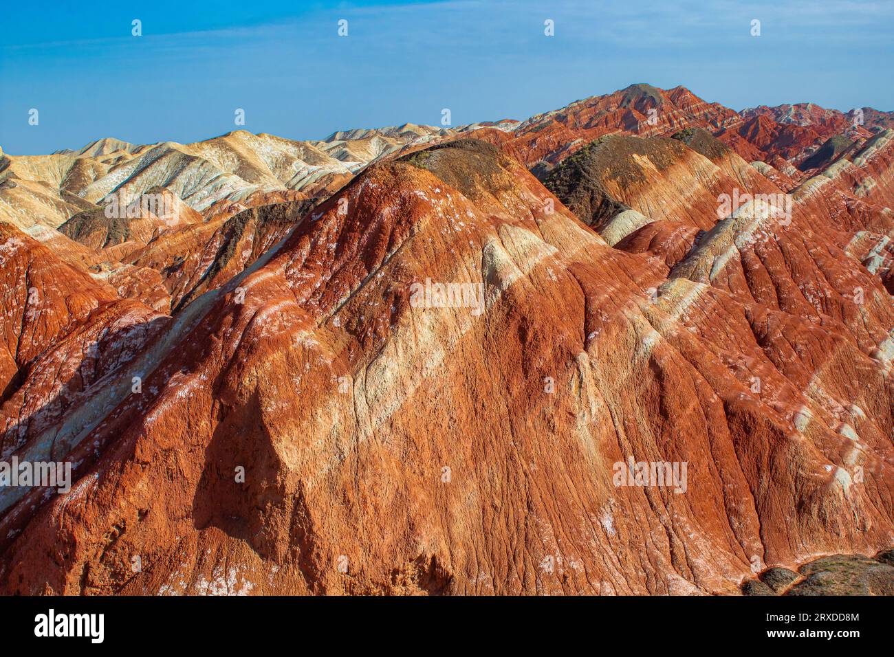 Colourful Hills Scenic Area di Zhangye National Geopark (Zhangye Danxia). La Danxia è un paesaggio famoso a Zhangye, Gansu, Cina. Foto al tramonto Foto Stock