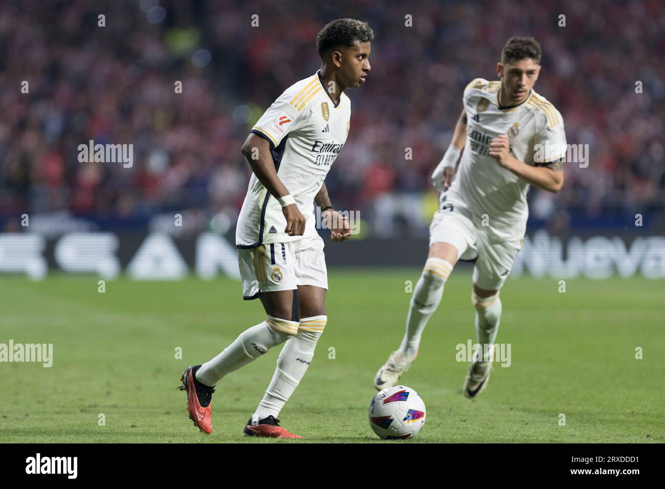 MADRID, SPAGNA - 24 SETTEMBRE: Rodrygo passa al Real Madrid durante la partita di la Liga 2023/24 tra Atletico de Madrid e Real Madrid allo Stadio Civitas Metropolitano. (Foto di GMA) credito: Guillermo Martinez/Alamy Live News Foto Stock