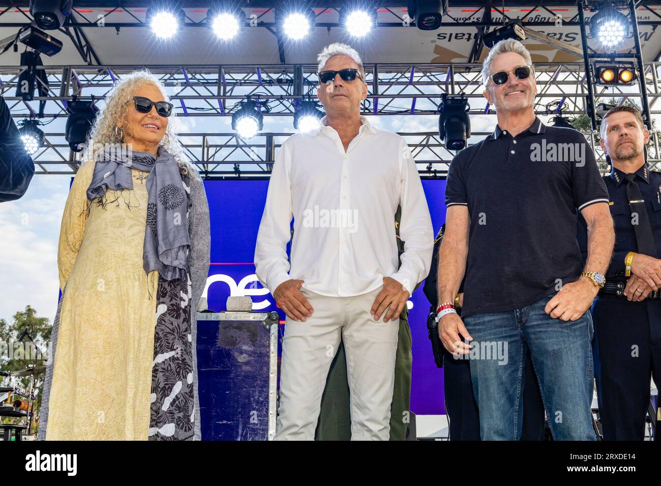 Santa Barbara, Stati Uniti. 22 settembre 2023. Alexa Fullerton, Kevin Costner e Adam McKaig, onorati Heart of the Community all'evento autunnale One805LIVE! Festival presso la tenuta di Kevin Costner sul lato dell'oceano il 22 e 23 settembre a Summerland, CALIFORNIA. I proventi del Festival vanno a sostenere i soccorritori in tutta la contea di Santa Barbara. (Foto di Rod Rolle/Sipa USA) credito: SIPA USA/Alamy Live News Foto Stock