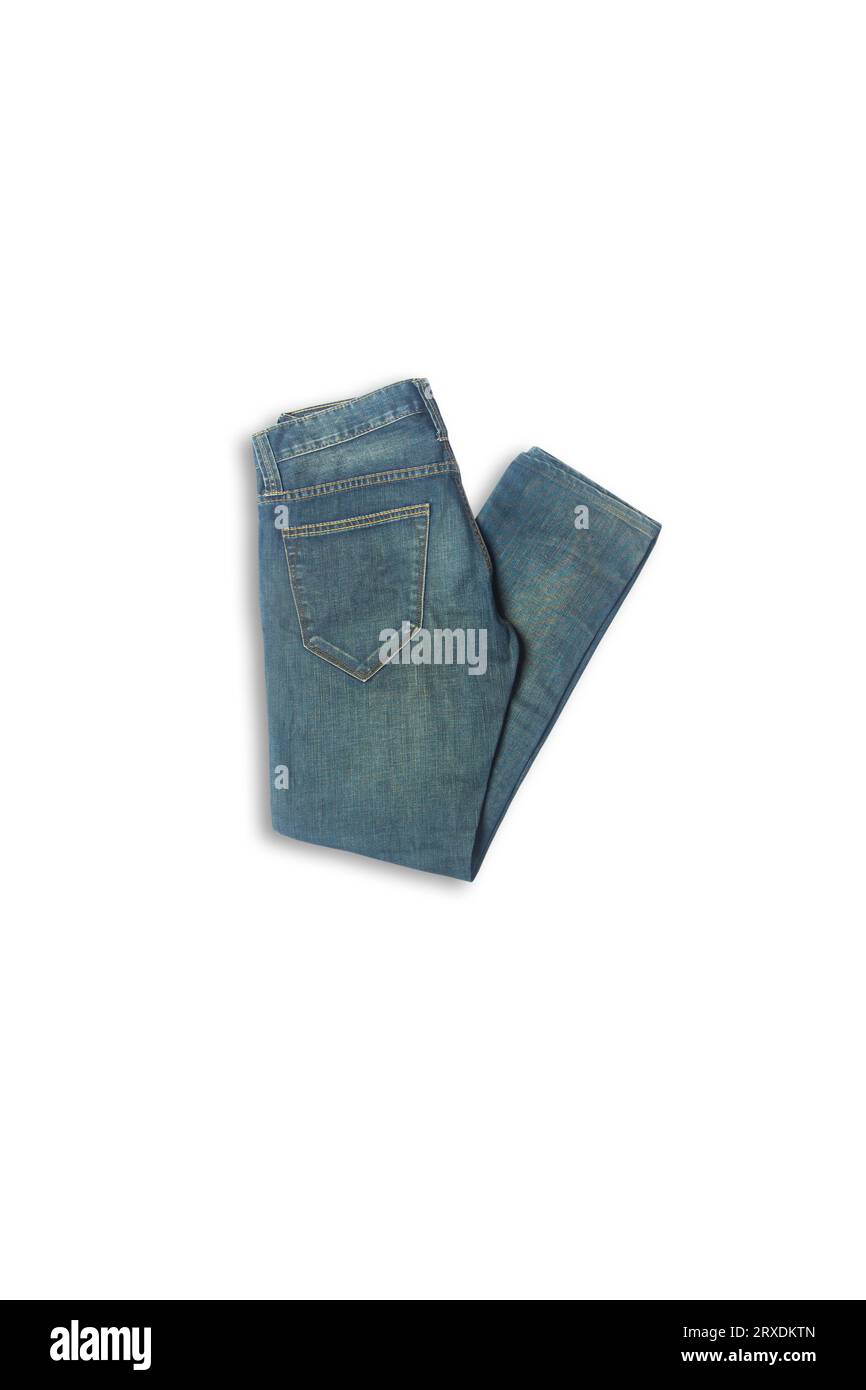 Texture denim in vista ravvicinata con spazio di copia isolato su sfondo bianco con tracciato di ritaglio. I jeans blu non presentano cuciture con macro per preimpostare circa c Foto Stock