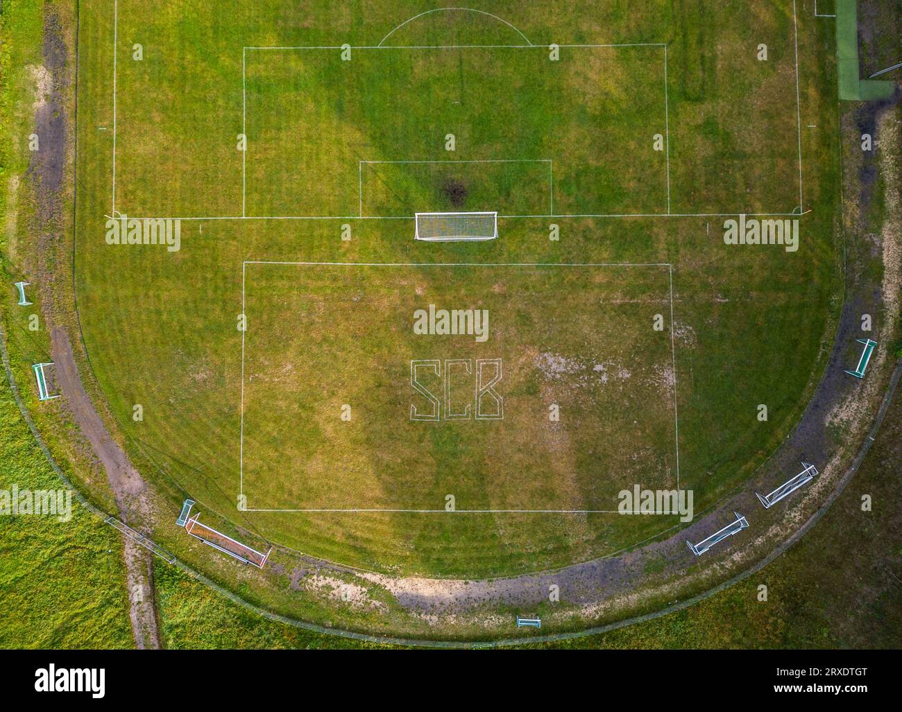 Dresda, Germania. 24 settembre 2023. Vista sul campo da calcio del SC Borea Dresden a Jägerpark. (Girato con un drone) credito: Robert Michael/dpa/Alamy Live News Foto Stock