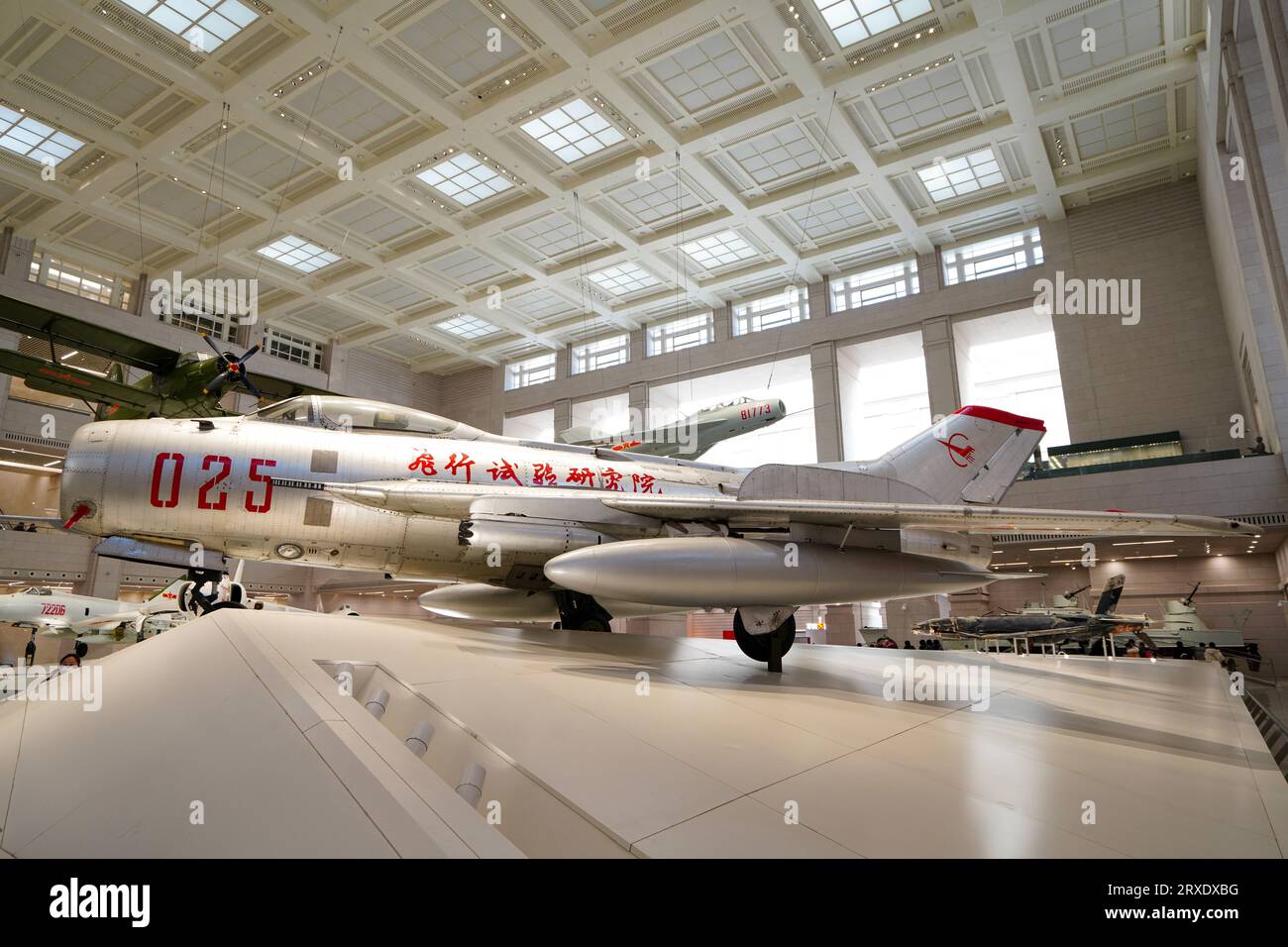Pechino Cina, 24 gennaio 2023: Caccia cinese J-6, Museo militare della Rivoluzione popolare cinese a Pechino. Foto Stock