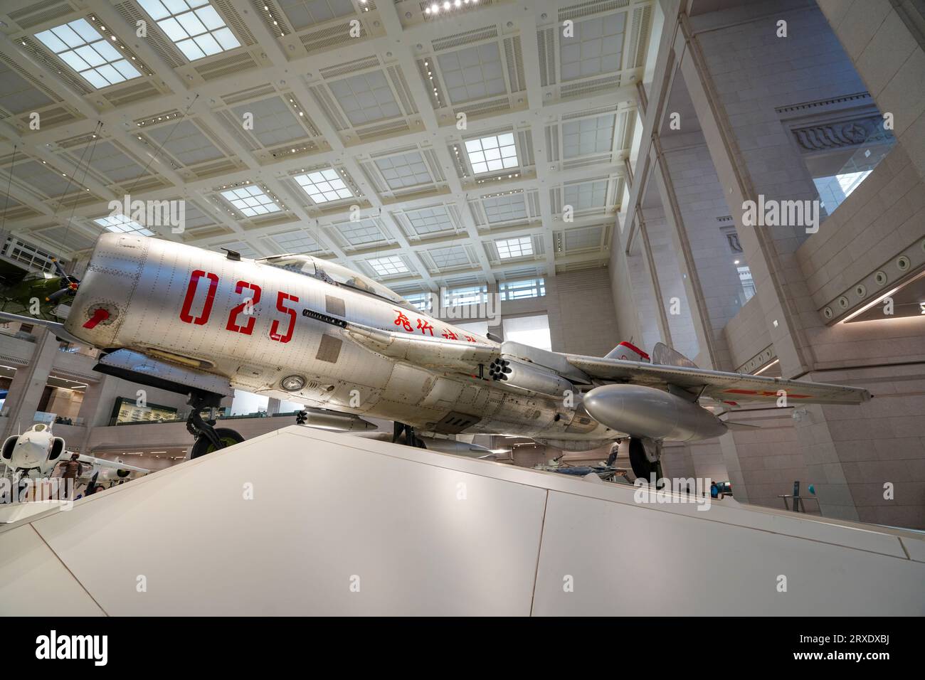 Pechino Cina, 24 gennaio 2023: Caccia cinese J-6, Museo militare della Rivoluzione popolare cinese a Pechino. Foto Stock