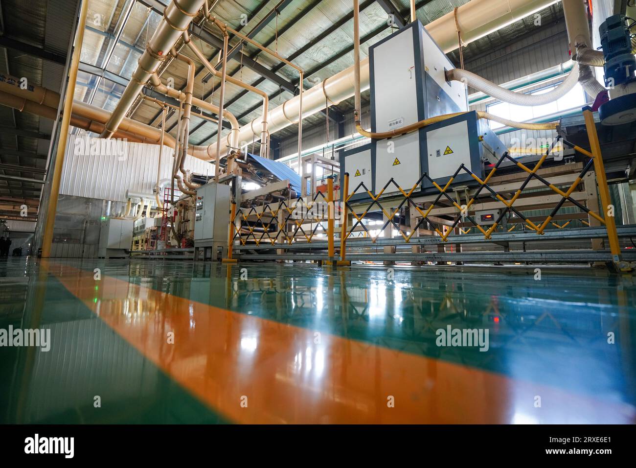 Apparecchiature meccaniche della linea di produzione industriale in fabbrica Foto Stock