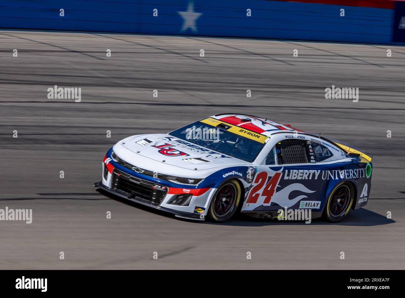 Fort Worth, Texas - 24 settembre 2023: William Byron, pilota della Liberty University Chevrolet n. 24, gareggia nella NASCAR Autotrader EchoPark Automotive 400 presso il Texas Motor Speedway. Crediti: Nick Paruch/Alamy Live News Foto Stock