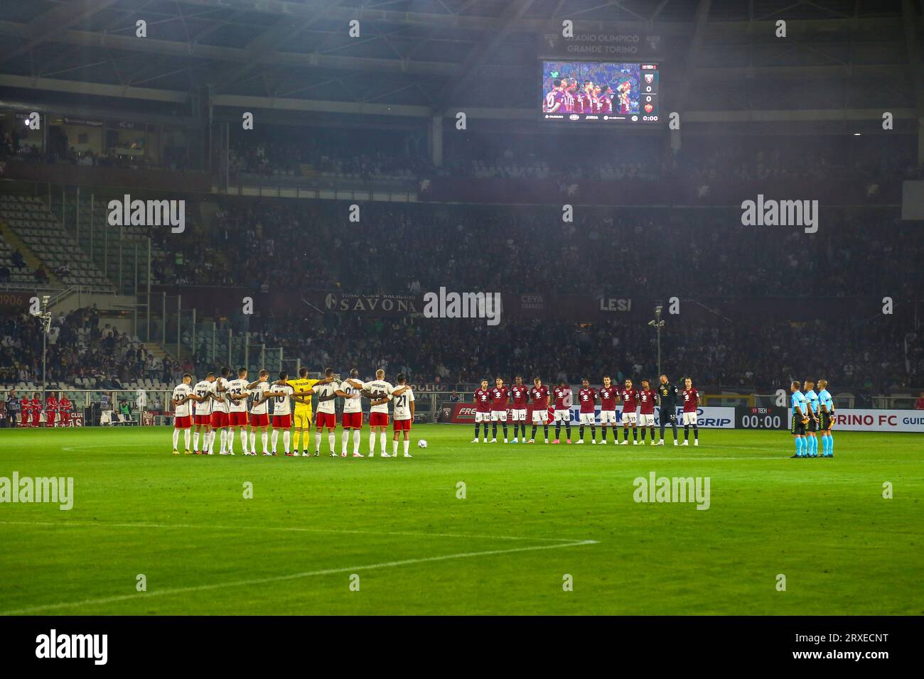 Il minuto di silenzio in memoria di Giorgio Napolitano, ex presidente della Repubblica Italiana, durante la partita di serie A tra Torino FC e AS Rom Foto Stock