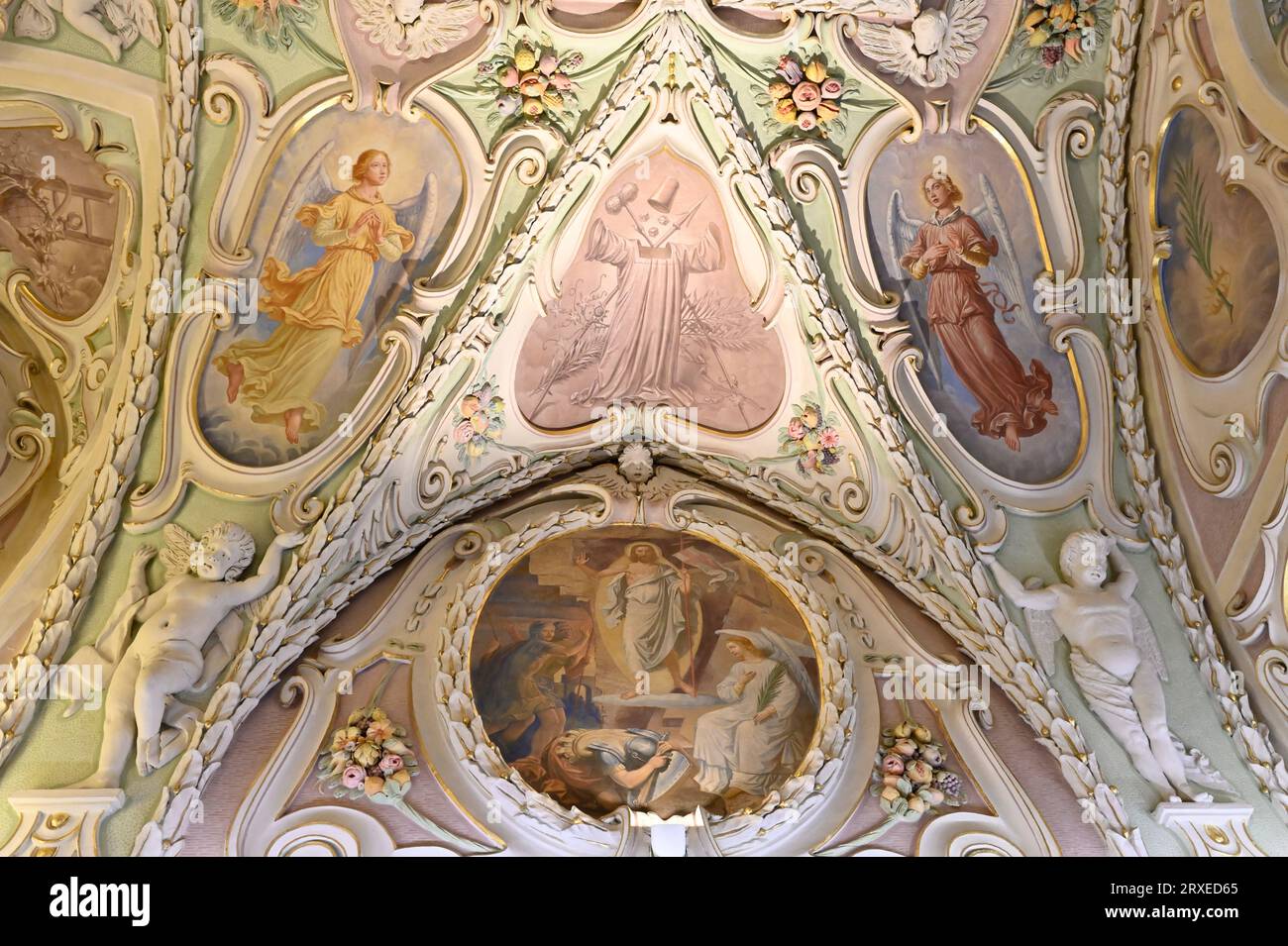 Klosterneuburg, bassa Austria, Austria. Klosterneuburg chiesa collegiata del monastero dei canoni agostiniani della bassa Austria di Klosterneuburg Foto Stock