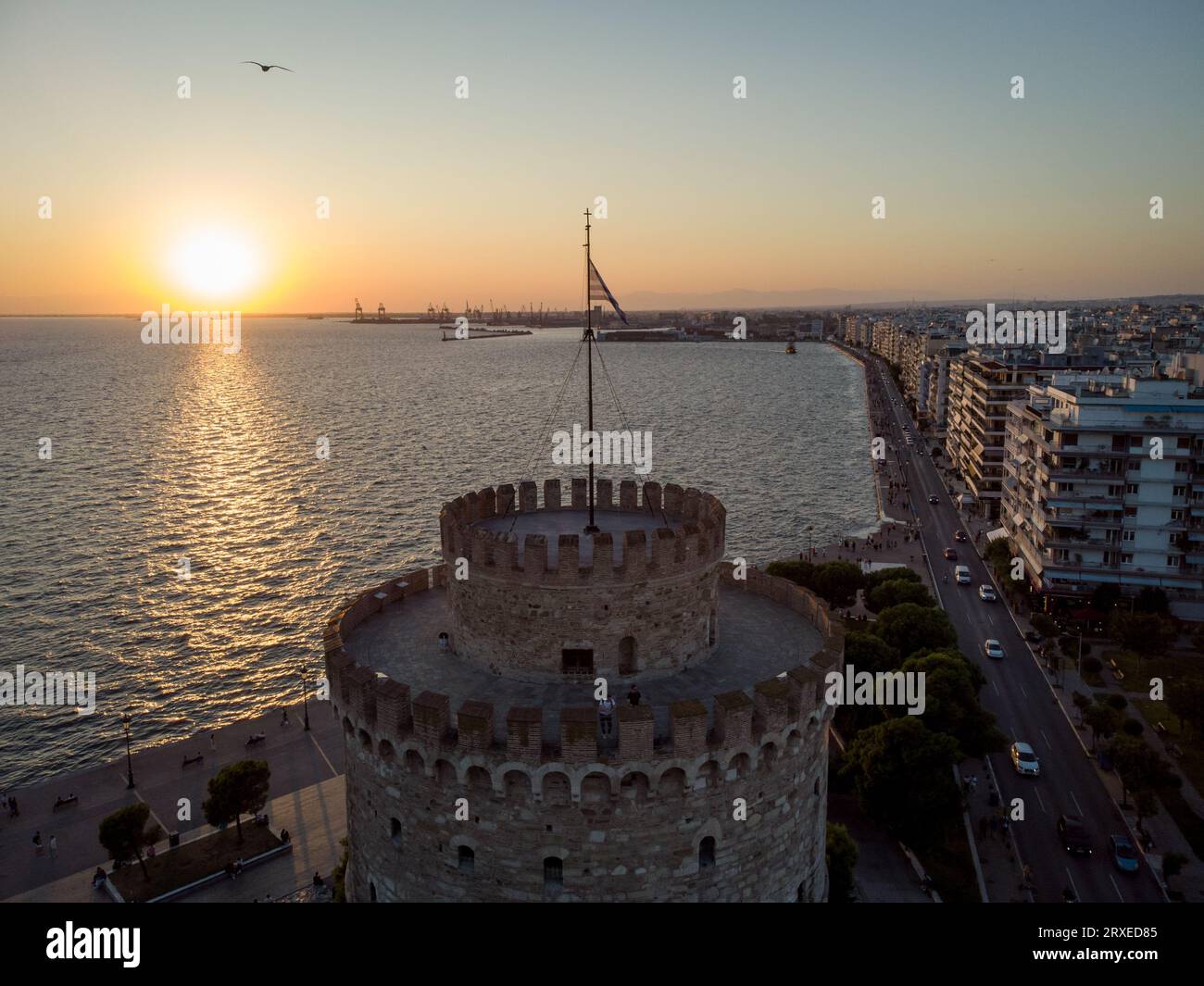 Grecia, Salonicco, settembre 2023. Vista panoramica aerea del simbolo principale della città di Salonicco e dell'intera regione della Macedonia: La Torre Bianca. Foto Stock