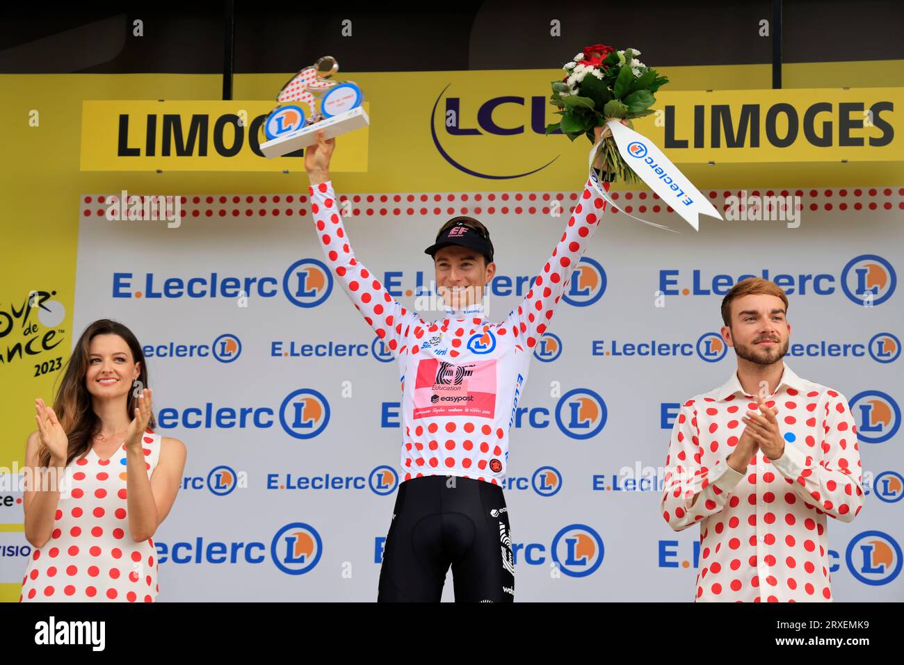 Limoges, Francia. 8 luglio 2023. Neilson Powless maglia a pois rossa per il miglior scalatore al traguardo di Limoges dell'ottava tappa del Tour de France 2 Foto Stock