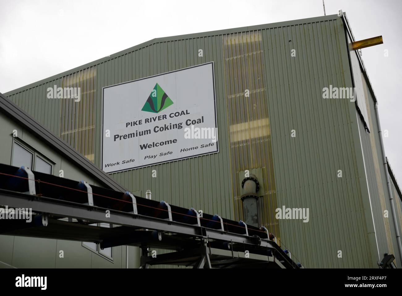 GREYMOUTH, NUOVA ZELANDA, 20 MAGGIO 2015: Segnaletica per la miniera di carbone del fiume Pike il 20 maggio 2015 vicino a Greymouth, nuova Zelanda, giorni prima della sua demolizione Foto Stock