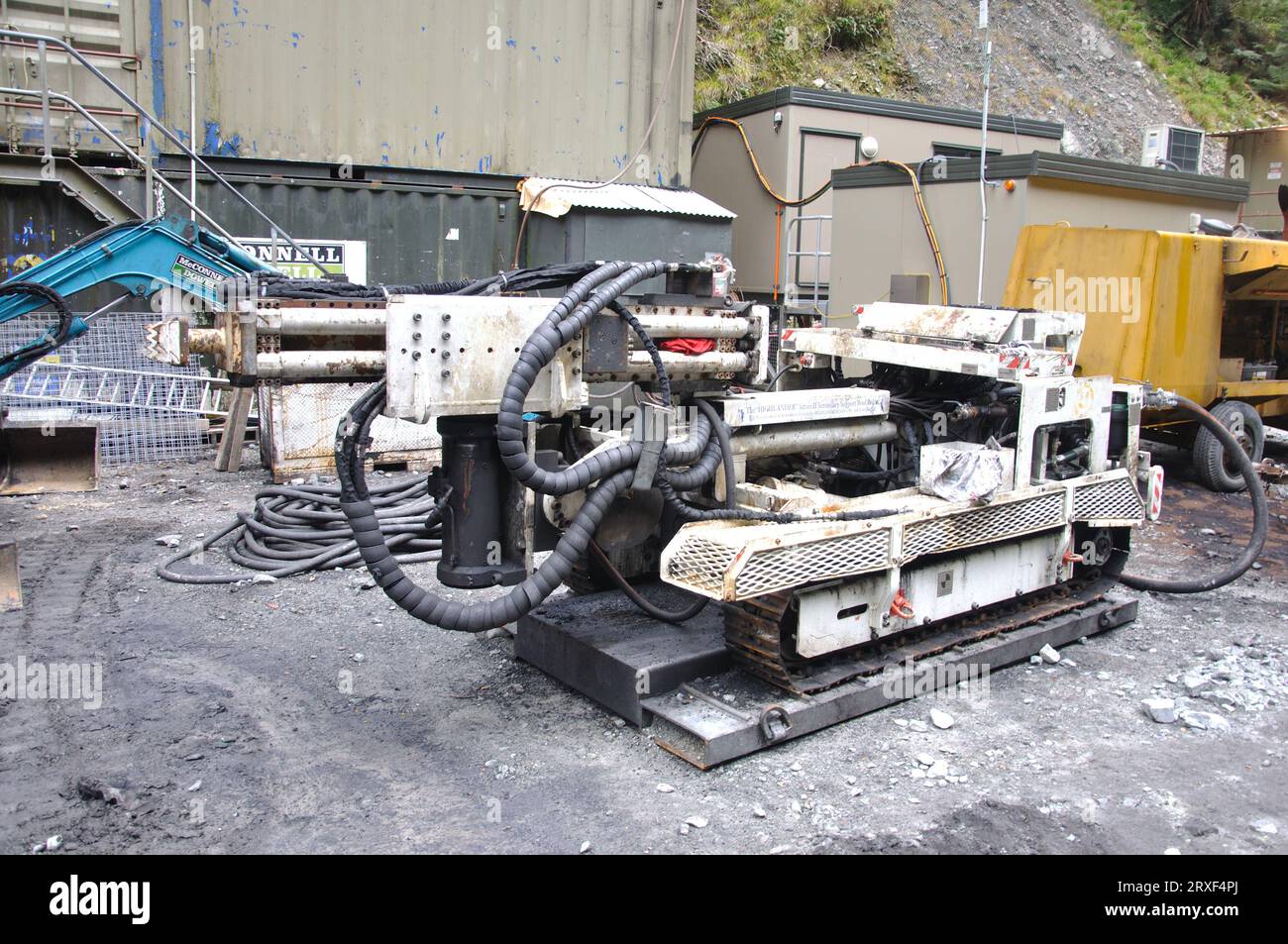 PIKE RIVER COAL MINE, NUOVA ZELANDA, OTTOBRE 28: Macchinari all'entrata della Pike River Coal Mine, il 28-10-2010 vicino a Greymouth, nuova Zelanda. 29 uomini noi Foto Stock