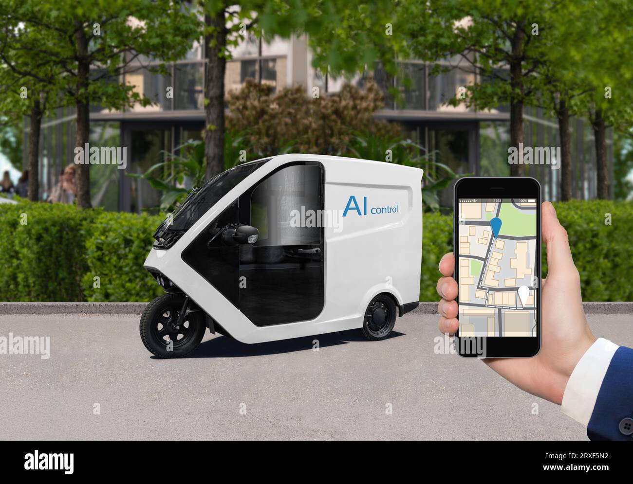 Concetto di consegna scooter elettrico triciclo controllato dall'intelligenza artificiale Foto Stock