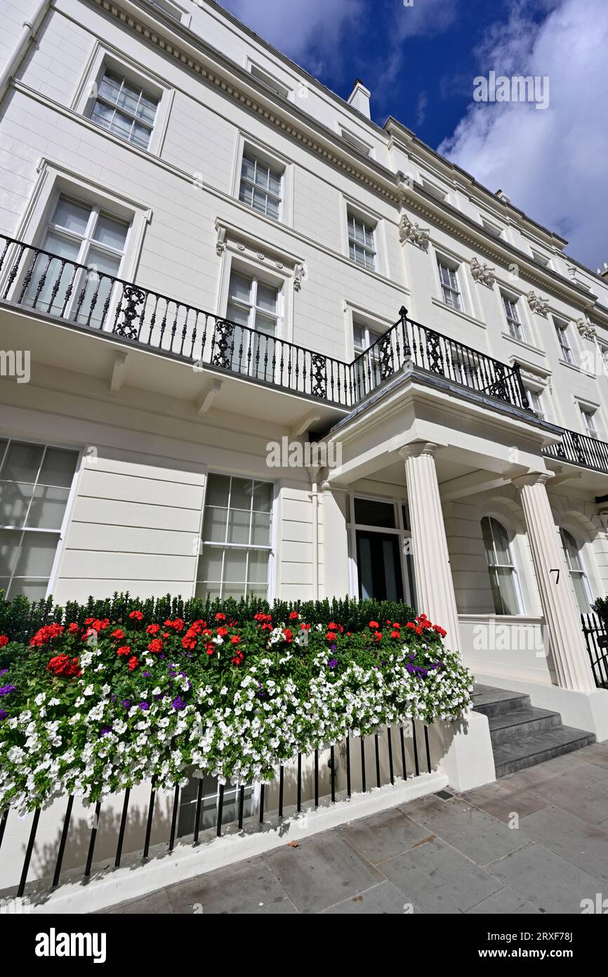 Grovenor Crescent Listed stucco Terrace, Belgravia, centro di Londra, Regno Unito Foto Stock