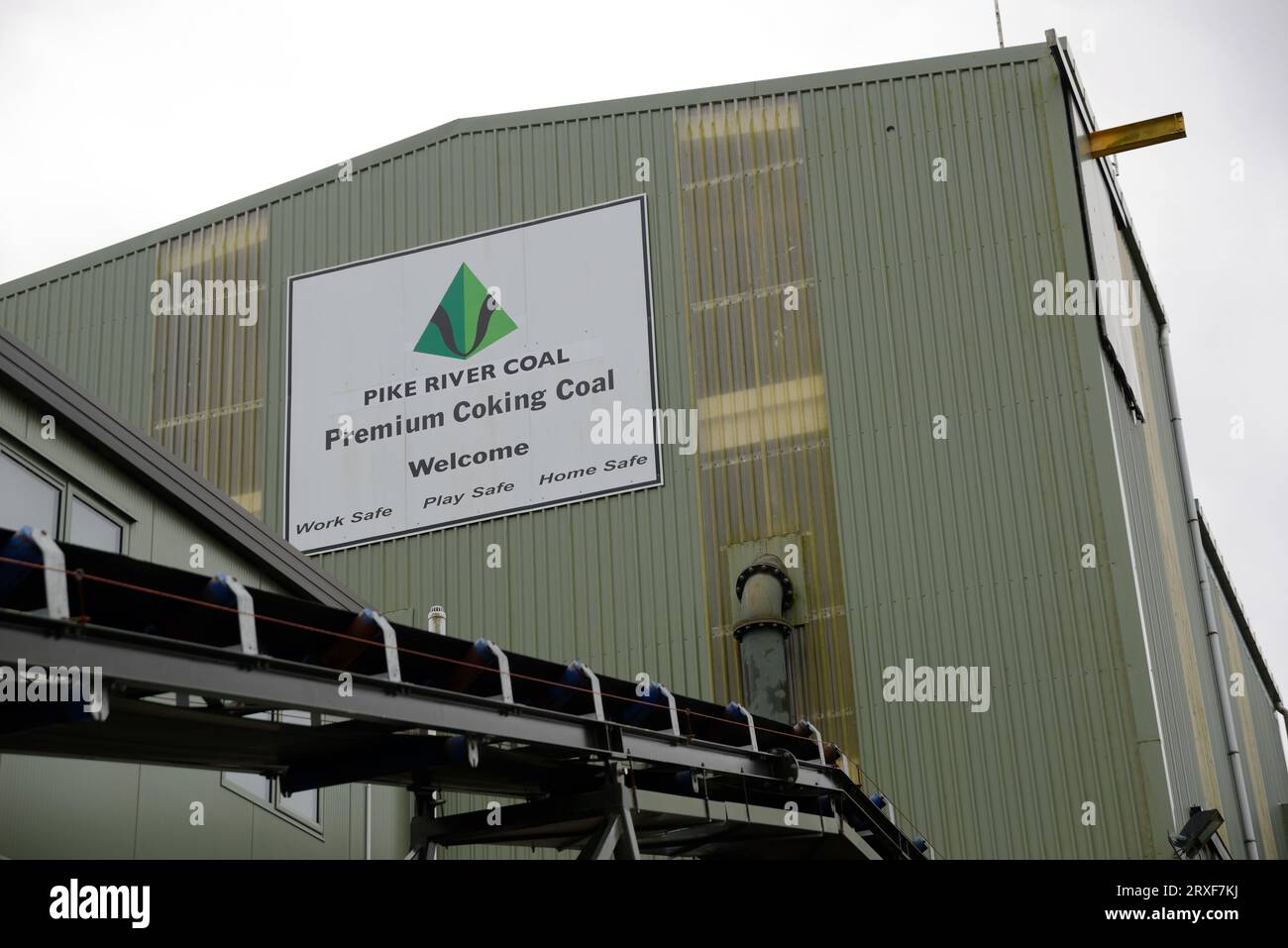GREYMOUTH, NUOVA ZELANDA, 20 MAGGIO 2015: Segnaletica per la miniera di carbone del fiume Pike il 20 maggio 2015 vicino a Greymouth, nuova Zelanda, giorni prima della sua demolizione Foto Stock