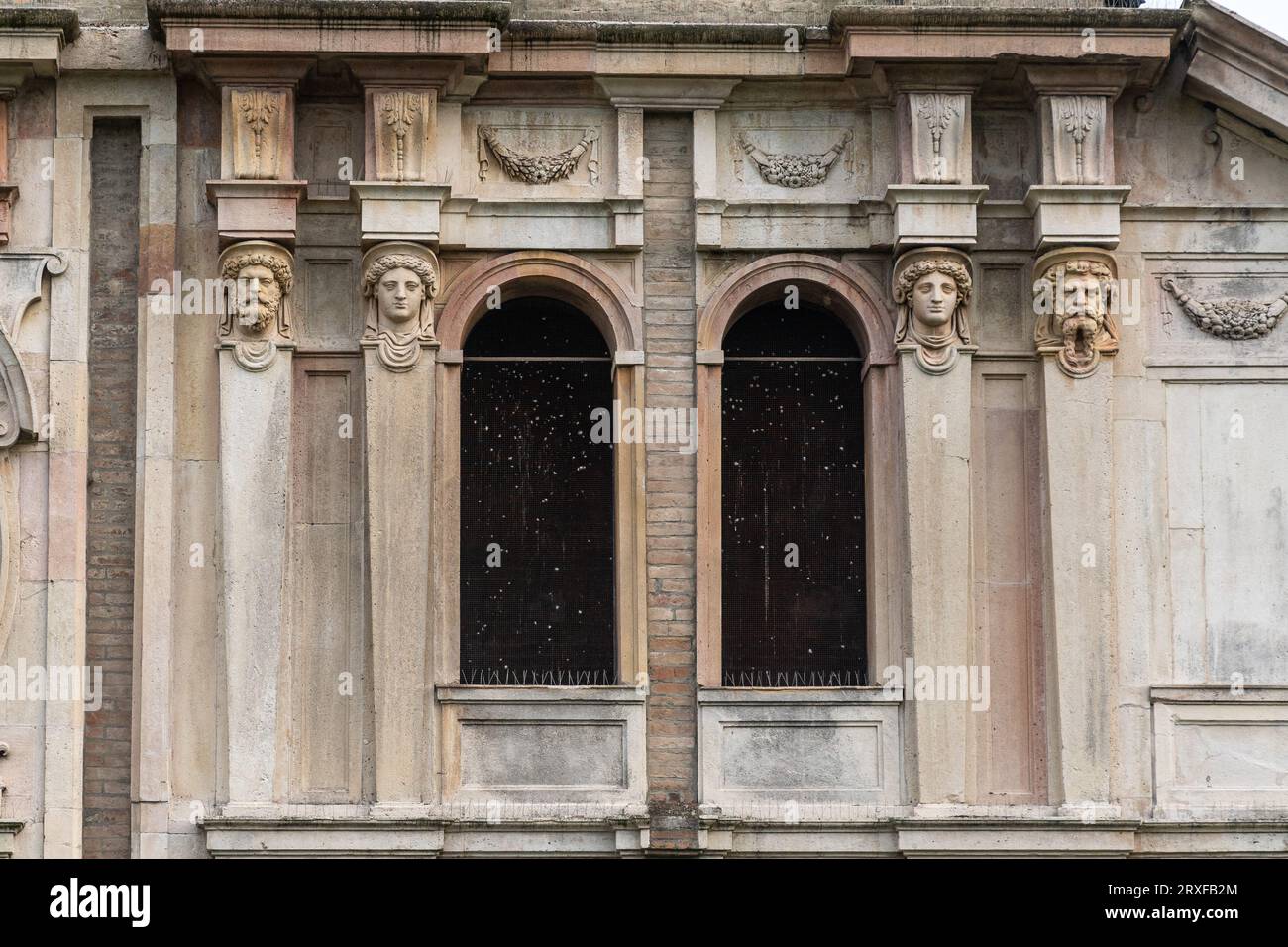 Particolare dell'ingresso monumentale del Parco della Cittadella (XVI secolo), fortezza pentagonale oggi ristrutturata e adibita a parco pubblico, Parma, Italia Foto Stock