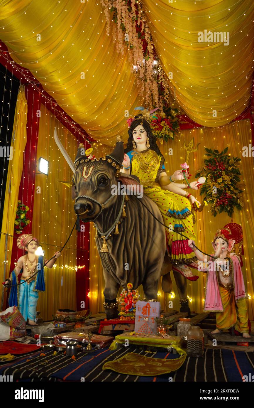 Statua Idol della dea maa durga nel festival navratri Foto Stock