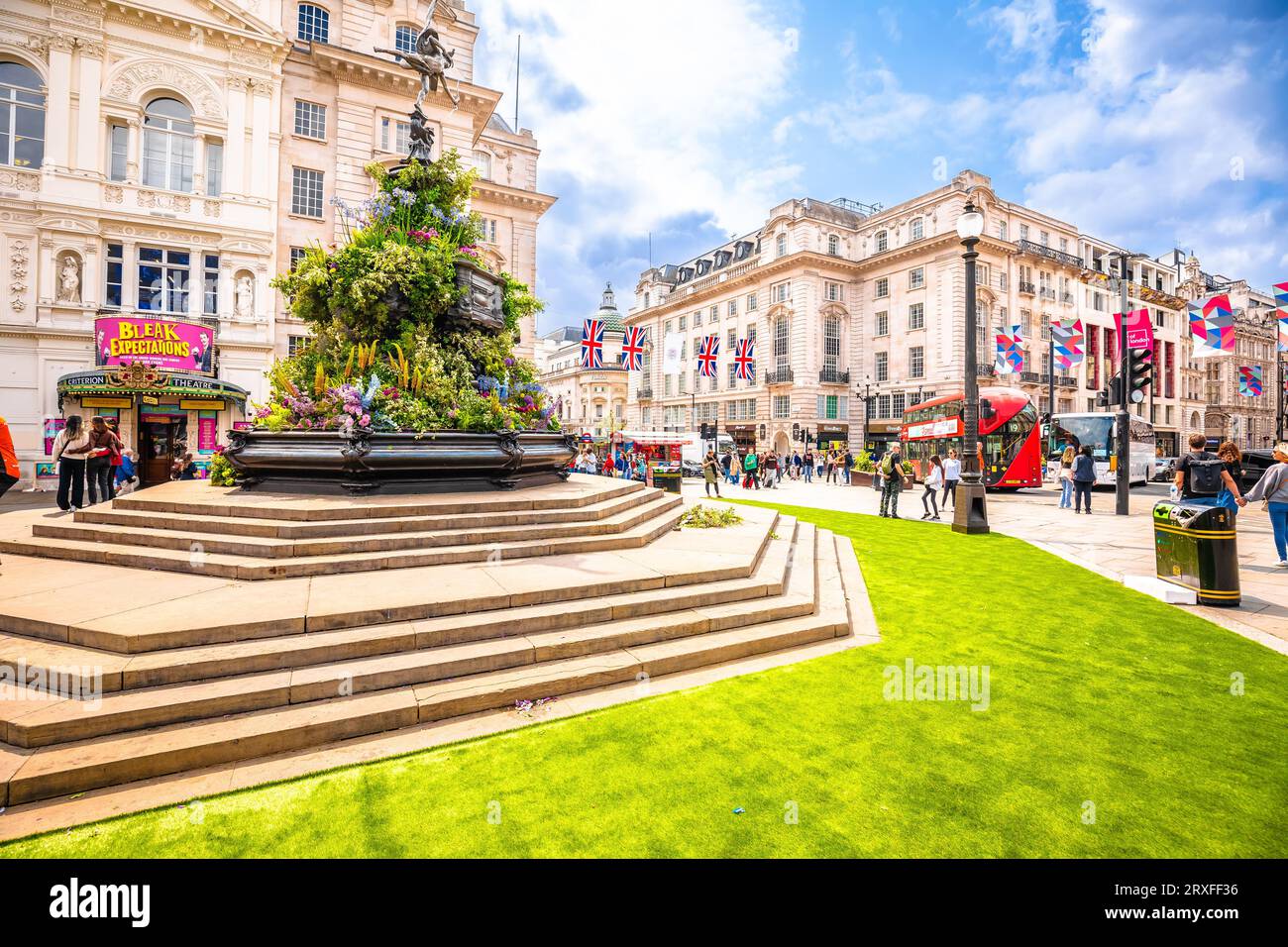 Londra, Regno Unito, giugno 29 2023: Piccadilly Circus Square in London Street View. Vivace luogo turistico nel centro di Londra. Foto Stock
