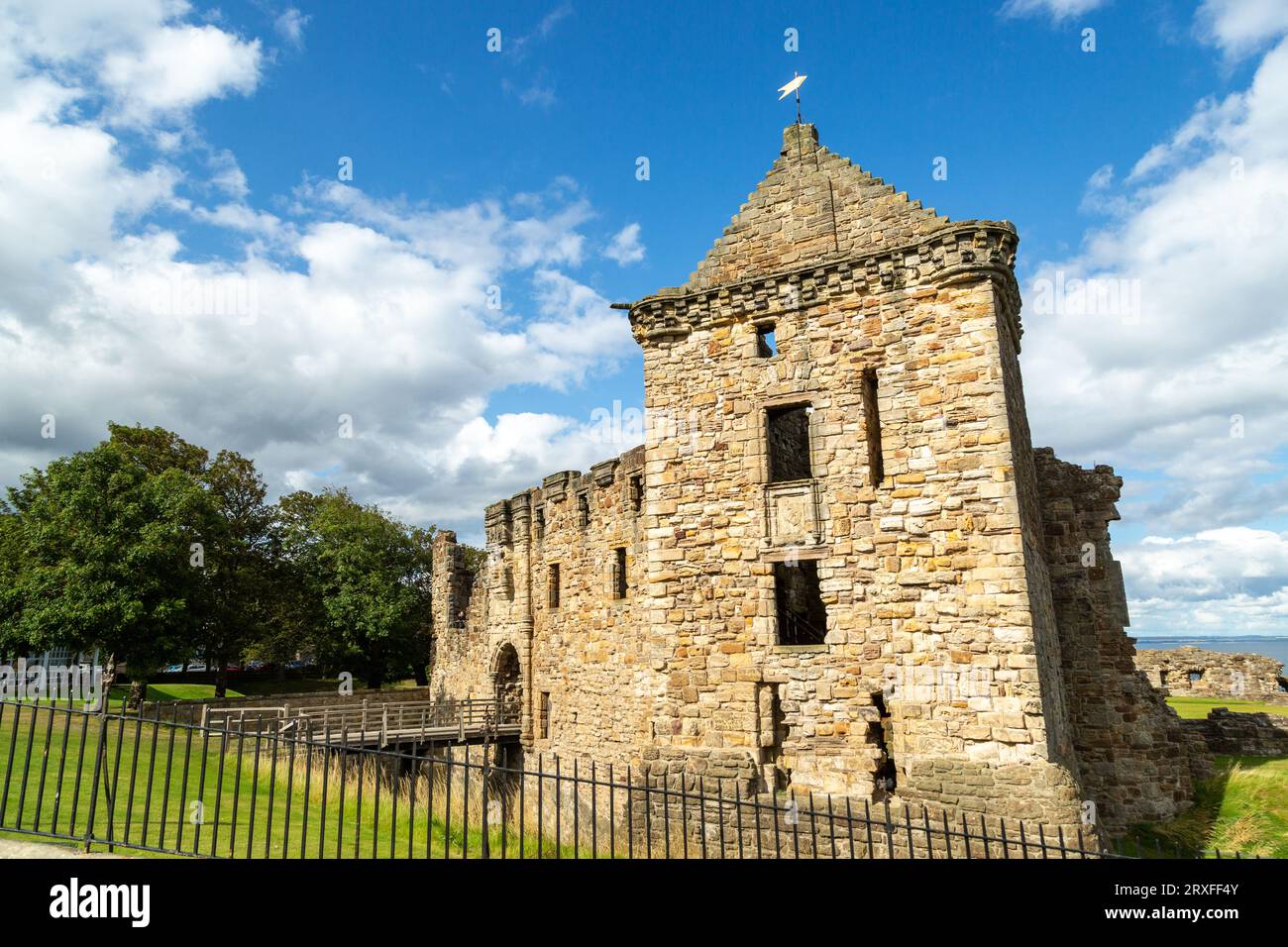 Rovine del castello di St Andrews a Fife, Scozia Foto Stock Rovine del castello di St Andrews a Fife, Scozia Foto Stock