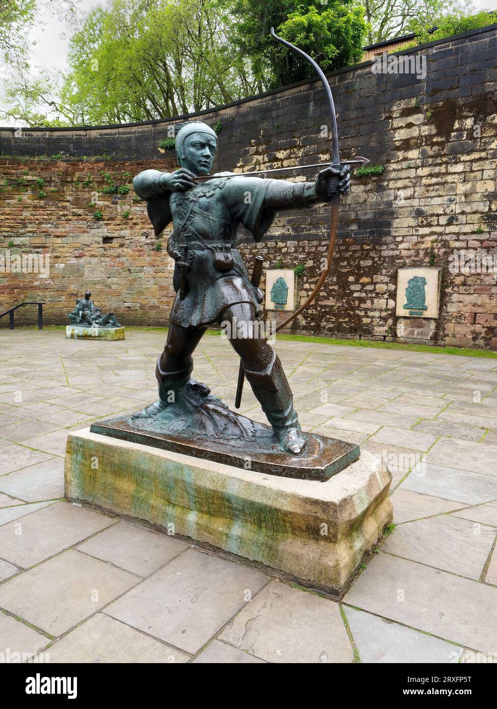 Regno Unito, Nottingham, Nottingham Castle, Statua di Robin Hood Foto Stock