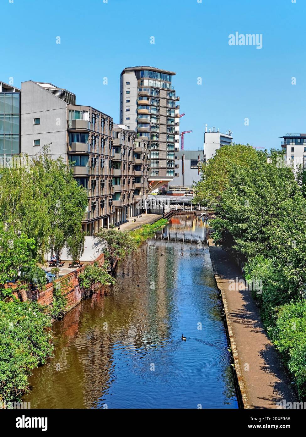 UK, Nottingham, Nottingham Canal e Nottingham One Residential Apartments. Foto Stock