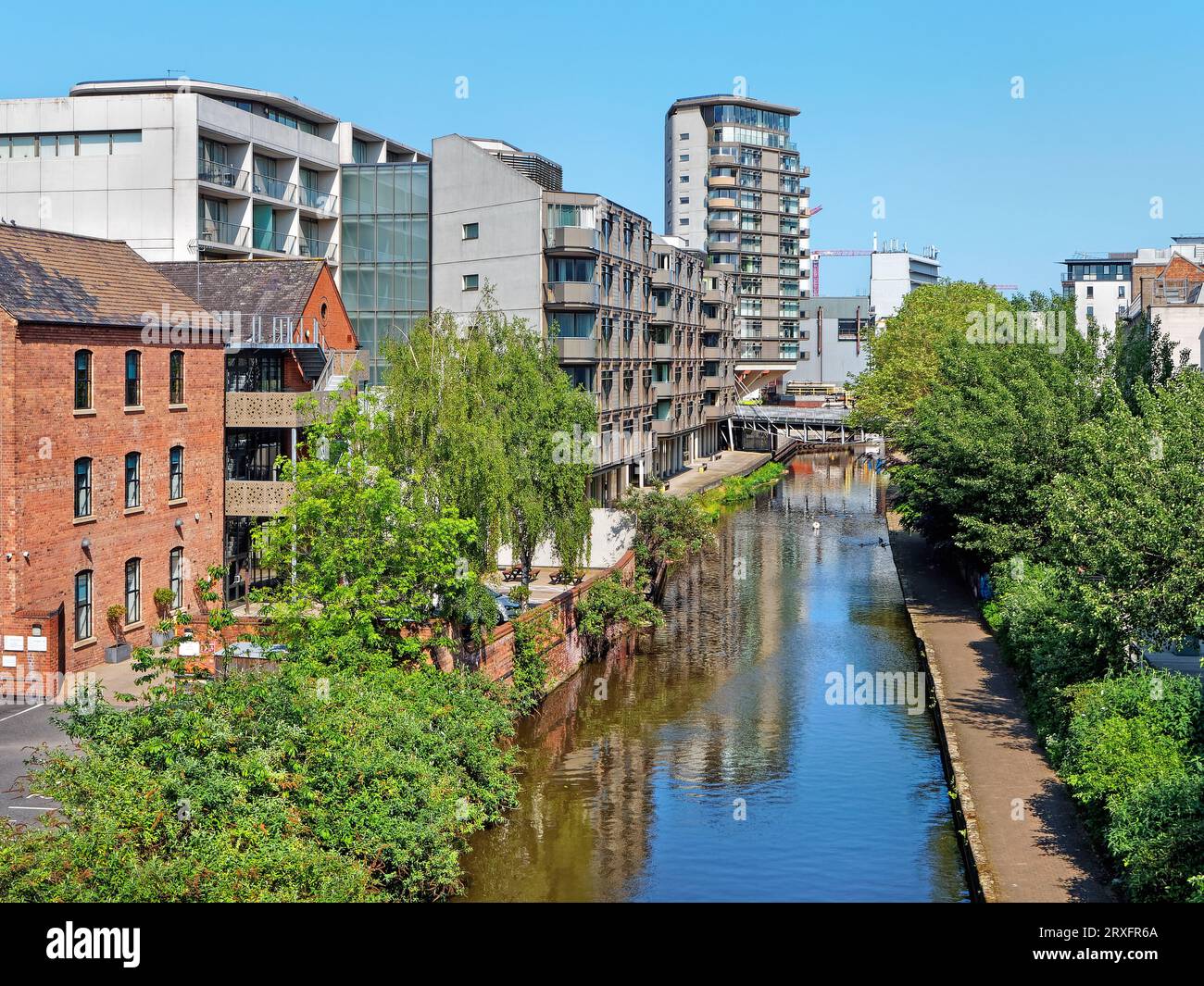 UK, Nottingham, Nottingham Canal e Nottingham One Residential Apartments. Foto Stock