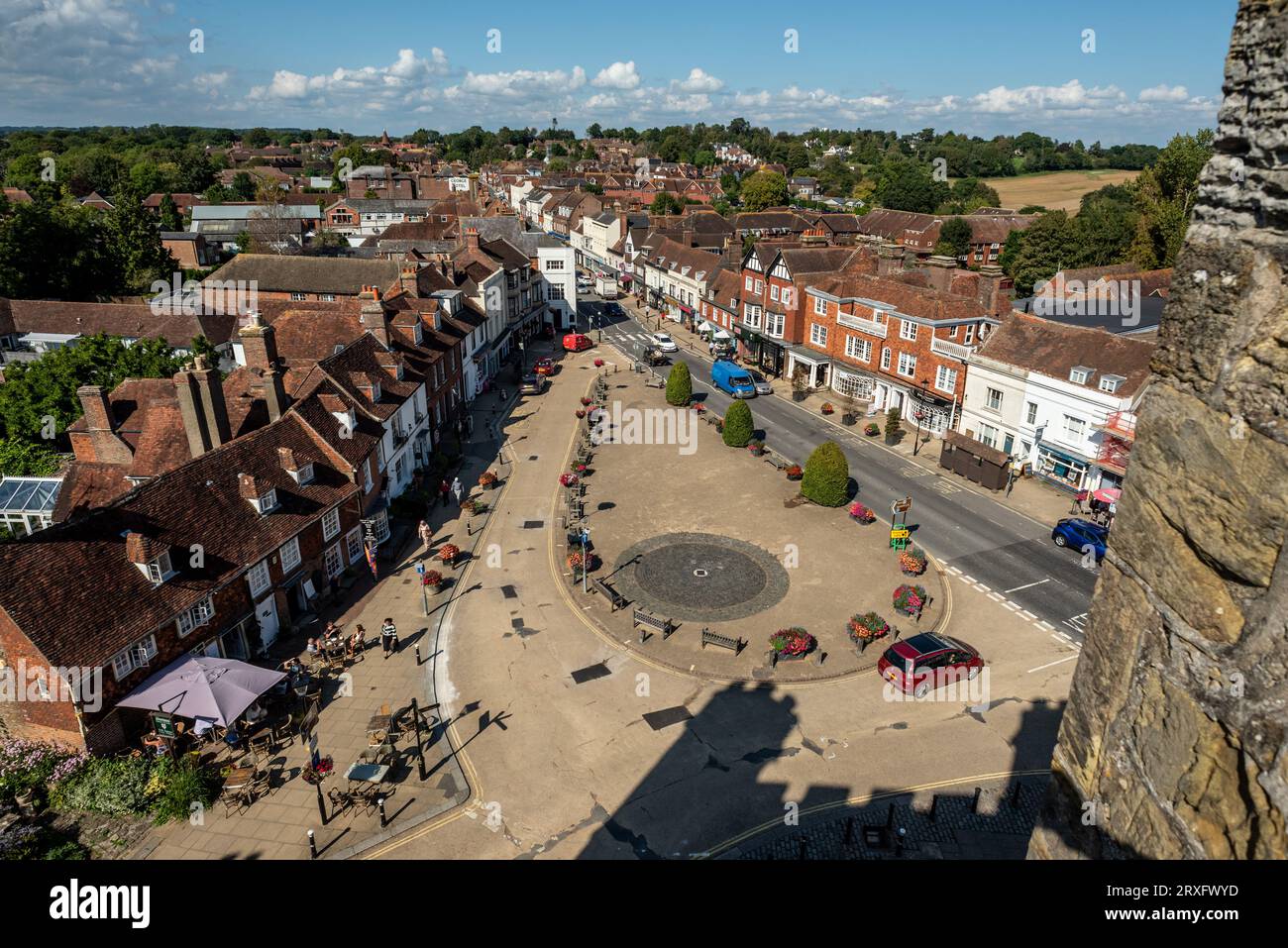 Battaglia, 15 settembre 2023: Veduta di Abbey Green e High Street dai merlamenti di Abbey Gate Foto Stock