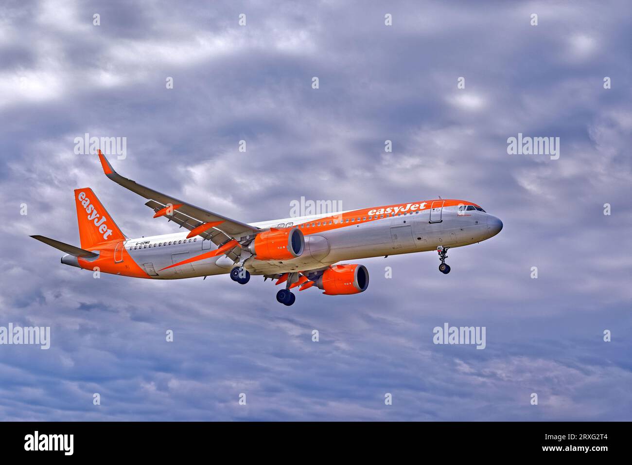 Aeromobili easyJet in avvicinamento finale alla pista. Foto Stock