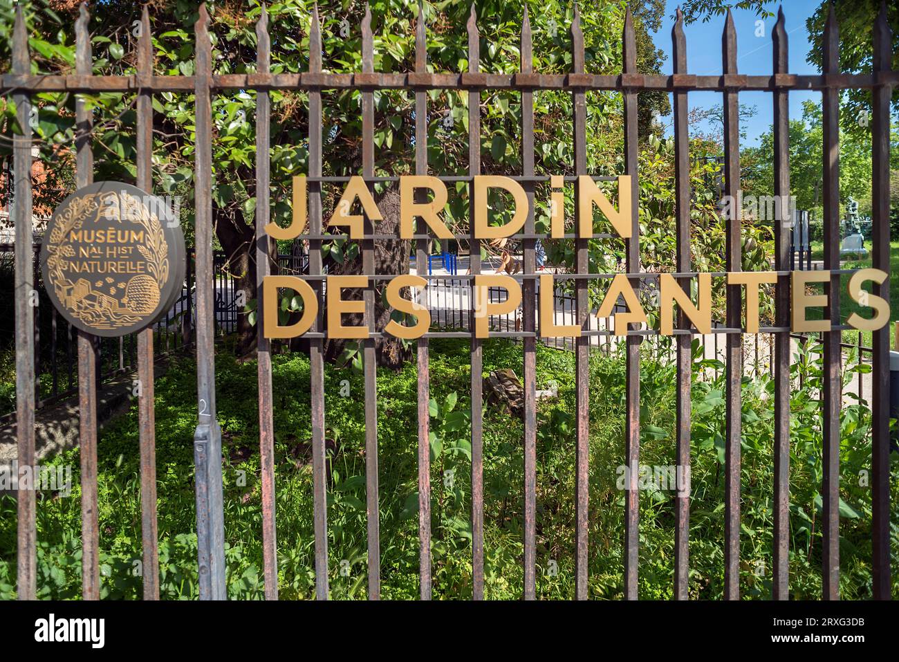 Scritta sulla recinzione del Giardino Botanico, Jardin Des Plantes, 57 Rue Cuvier, Parigi, Francia Foto Stock