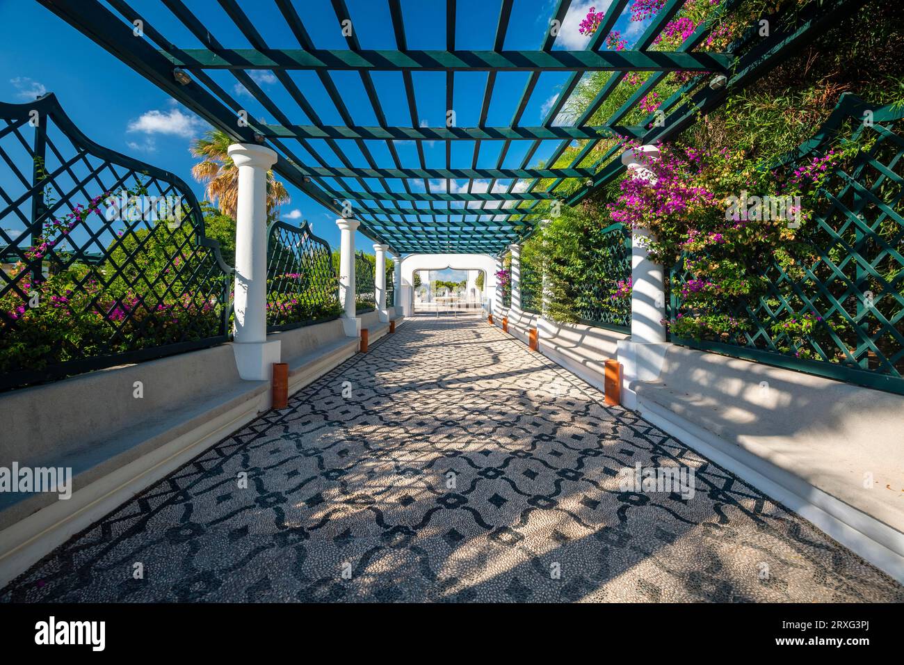 Ingresso, ambulatorio, pavimento a mosaico, bagno termale a Kallithea, Isola di Rodi, Dodecaneso, Grecia Foto Stock