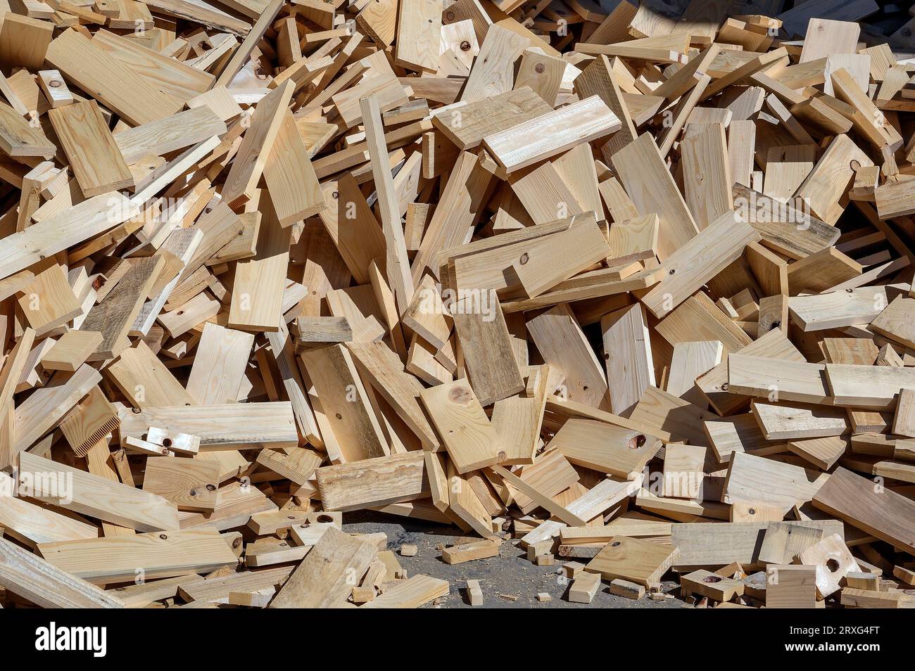 Tavole piccole, rifiuti di legno in una segheria, Allgaeu, Baviera, Germania Foto Stock