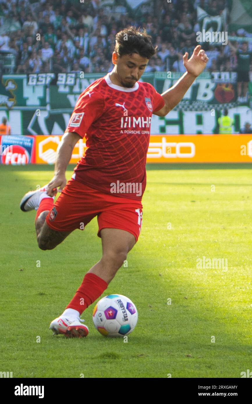 Kevin SESSA (1.FC Heidenheim) al ballo Foto Stock