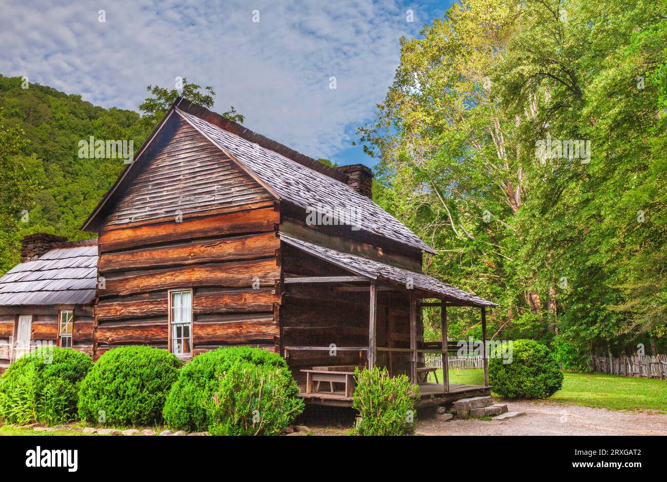 Edifici storici, museo di memorie viventi e giardini presso il Mountain Farm Museum nel Great Smoky Mountains National Park nel North Carolina. Foto Stock