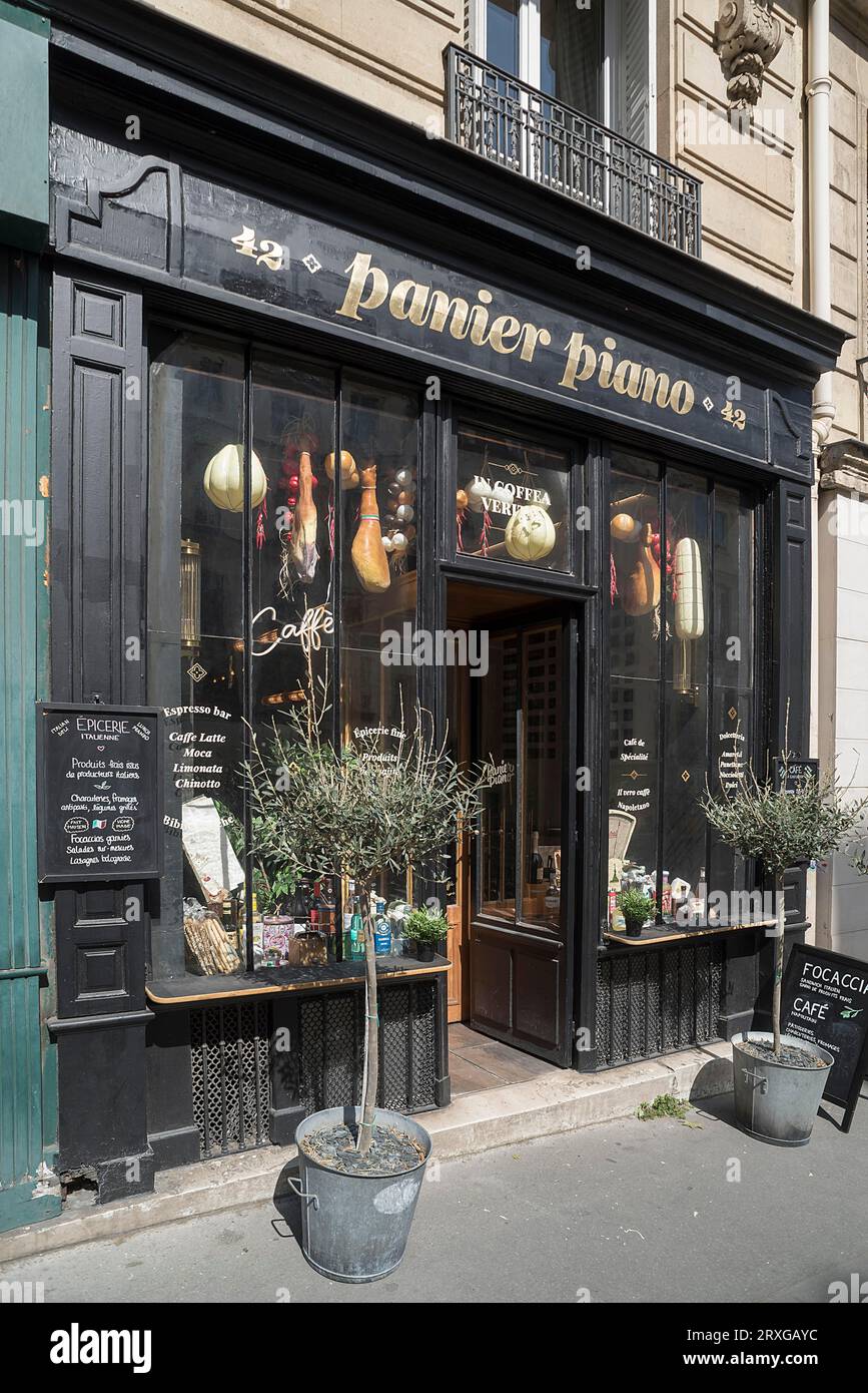 Panier piano Life Centre, 42 Rue Saint-Jacques, Parigi, Francia Foto Stock