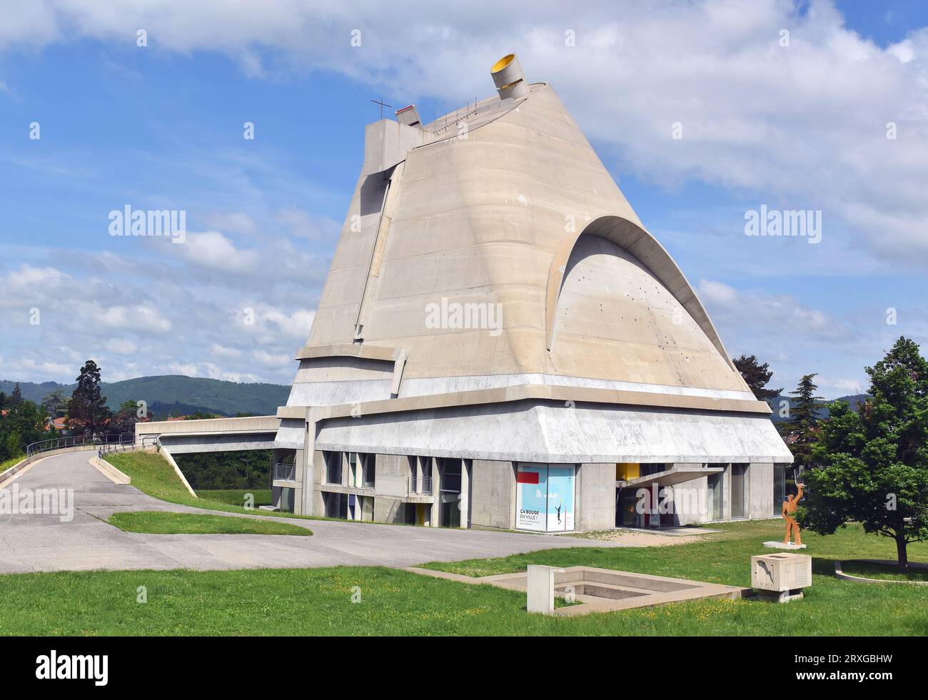 Chiesa di St Pierre, ora centro culturale, Firminy, Francia, Architects le Corbusier, et al. quasi interamente in cemento armato, costruito nel 1973-2006 Foto Stock