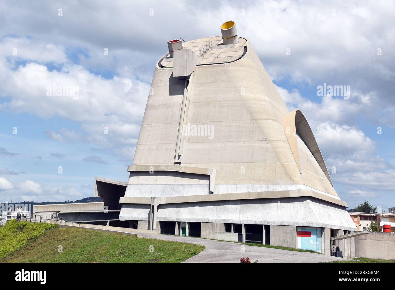 Chiesa di St Pierre, ora centro culturale, Firminy, Francia, Architects le Corbusier, et al. quasi interamente in cemento armato, costruito nel 1973-2006 Foto Stock