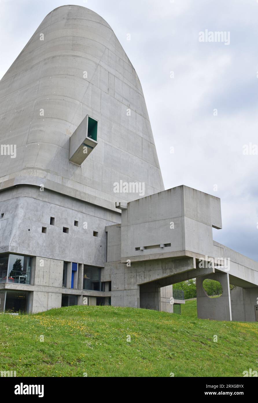 Chiesa di St Pierre, ora centro culturale, Firminy, Francia, Architects le Corbusier, et al. quasi interamente in cemento armato, costruito nel 1973-2006 Foto Stock