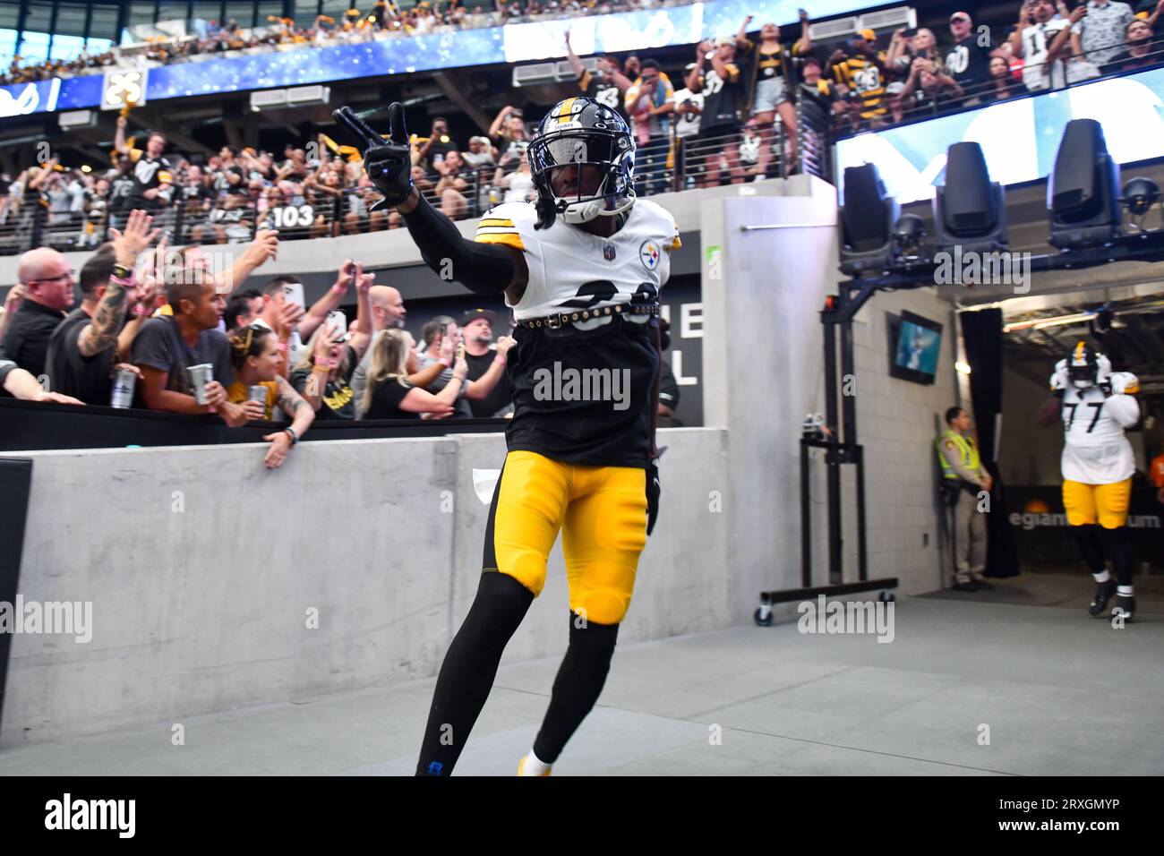 Las Vegas, Nevada, Stati Uniti. 24 settembre 2023. 24 settembre 2023 il cornerback dei Pittsburgh Steelers Levi Wallace (29) uscì dal tunnel durante Pittsburgh Steelers vs Las Vegas Raiders a Las Vegas, Nevada. Jake Mysliwczyk/AMG Media (immagine di credito: © Jake Mysliwczyk/BMR via ZUMA Press Wire) SOLO USO EDITORIALE! Non per USO commerciale! Foto Stock