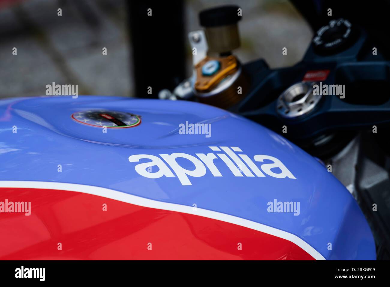 Germania , Rostock , 24.09.2023 , scrivendo Aprilia sul serbatoio Foto Stock